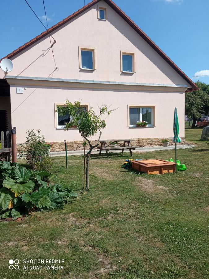 Chalupa Hana Vestec  Exteriör bild